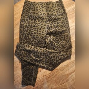 GapFit leopard leggings